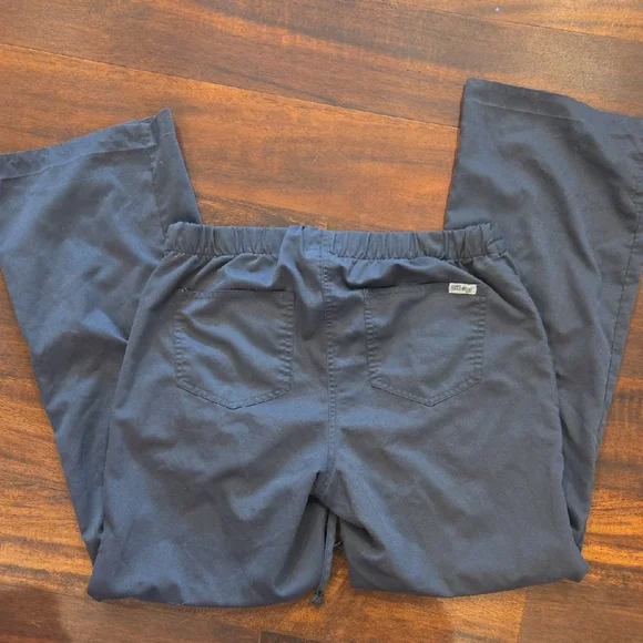 Set Of 2 Scrubs, Medium - Picture 4 of 6